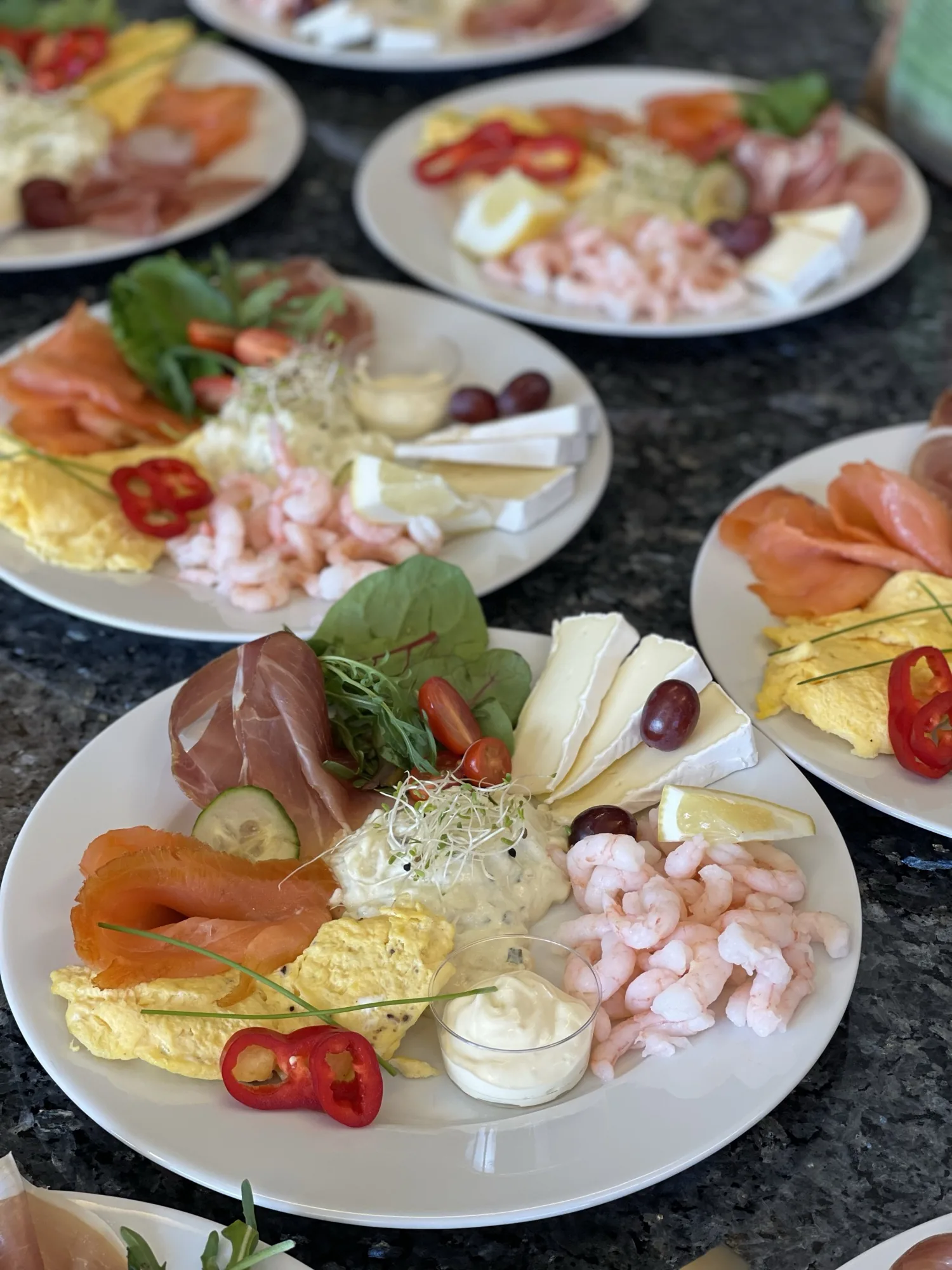 Anretning med koldtbord og buffet